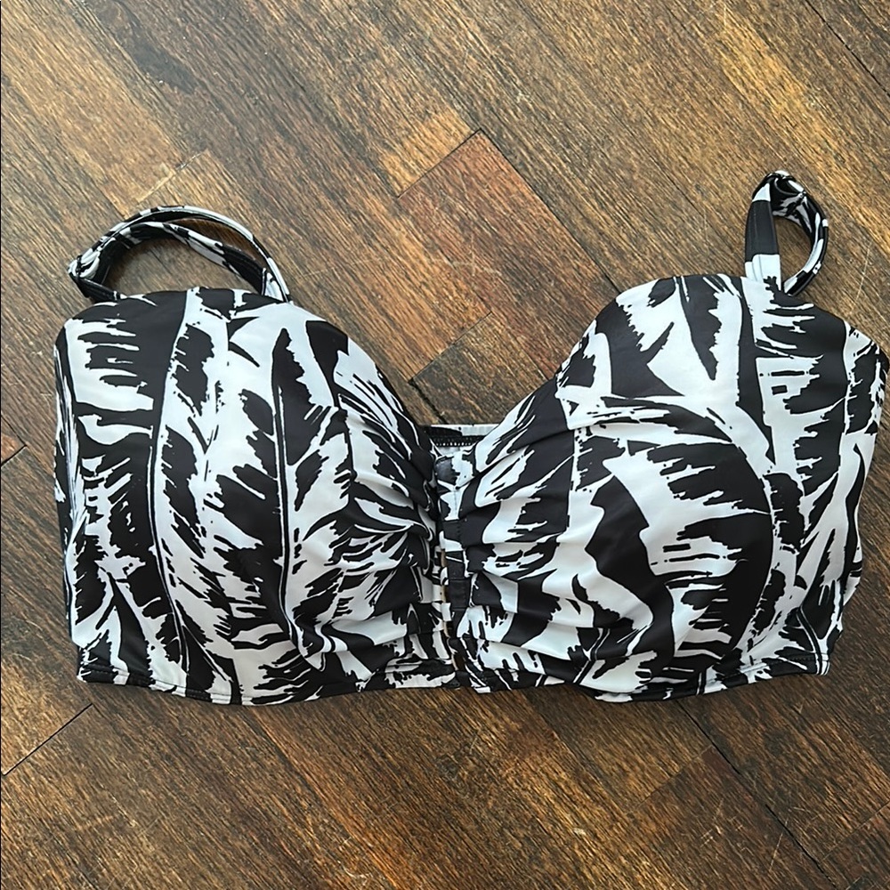Black and White Patterned bikini top Swim by Cacique
